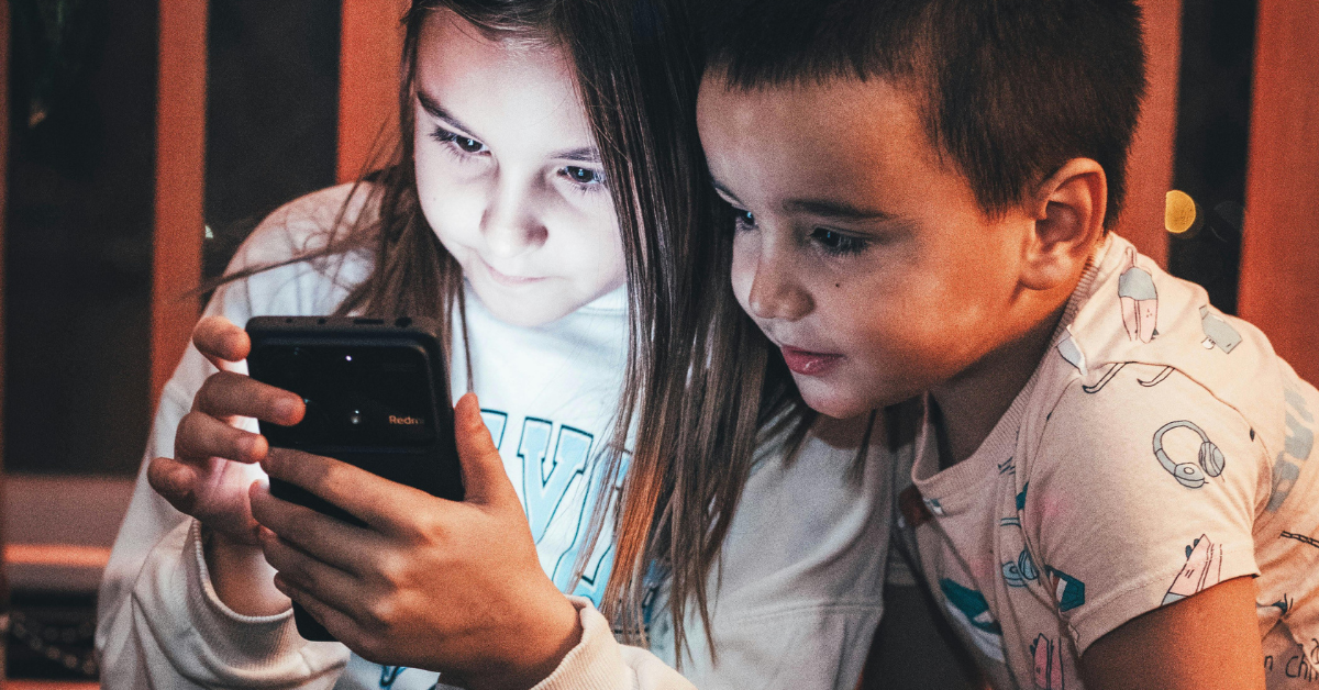Tidlig mobilbruk kobles til psykiske problemer hos unge
