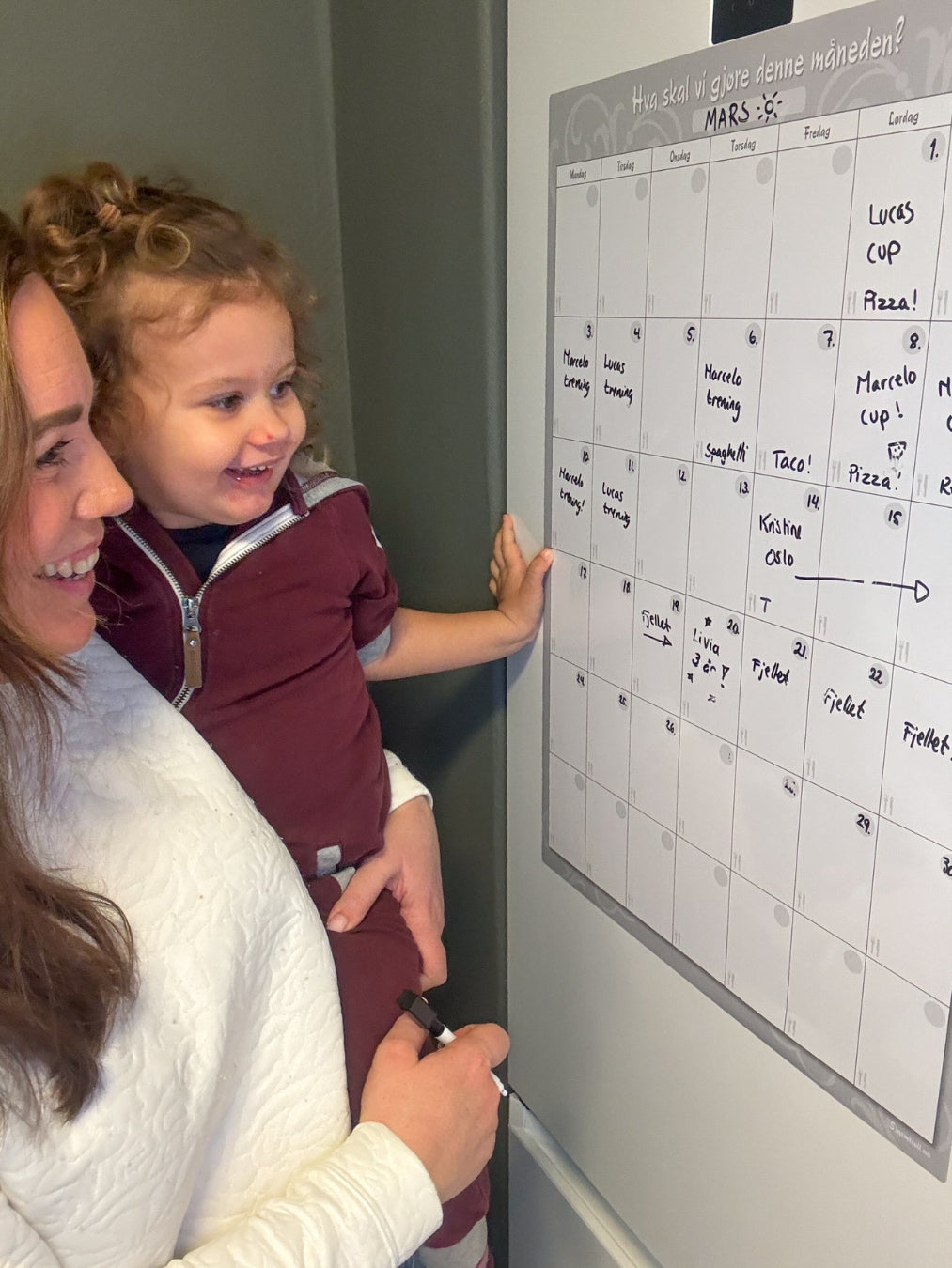 Månedsplan - Familieplanlegger til vegg og kjøleskap