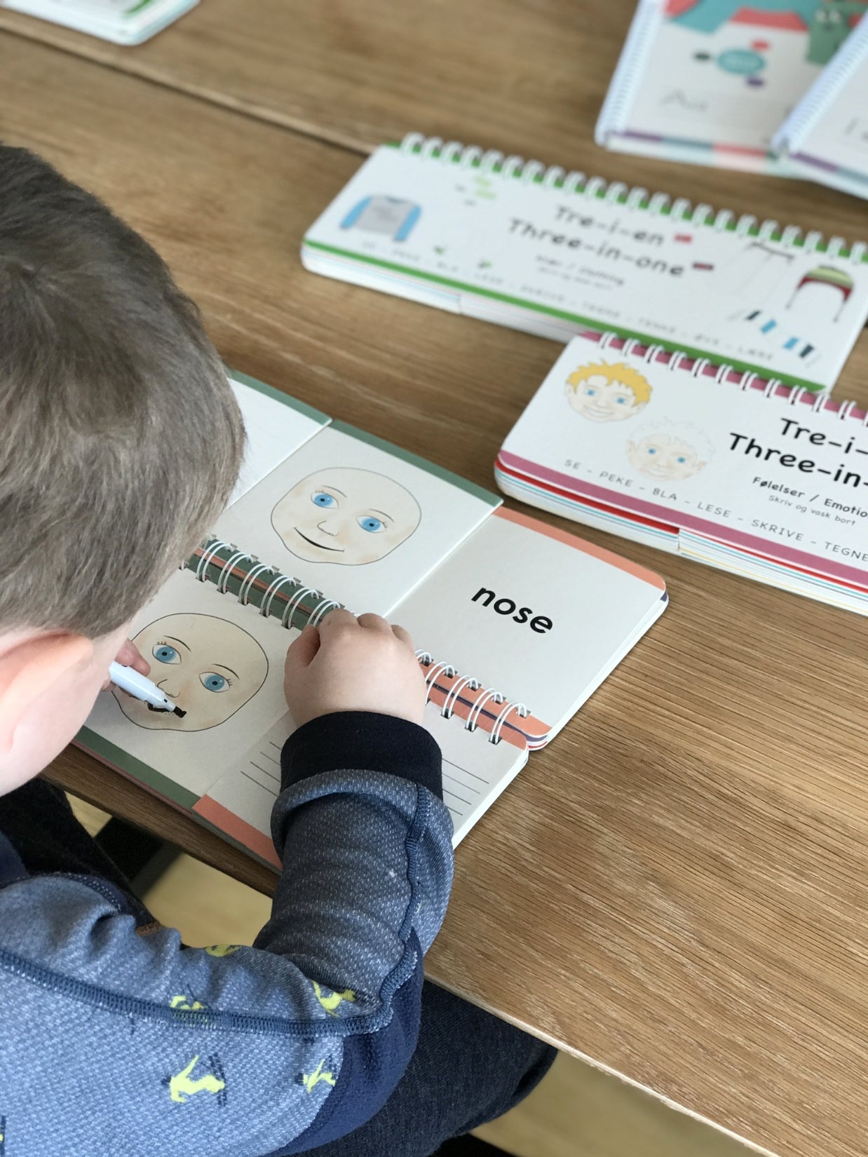 3 bøker - Følelser, ansikt og klær - Engelsk og norsk