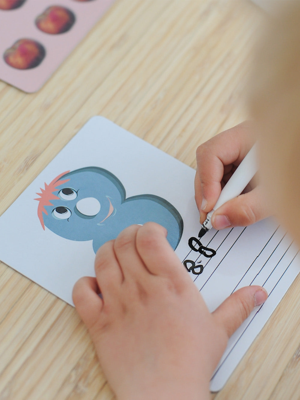 Barnas oppgavekort med tall