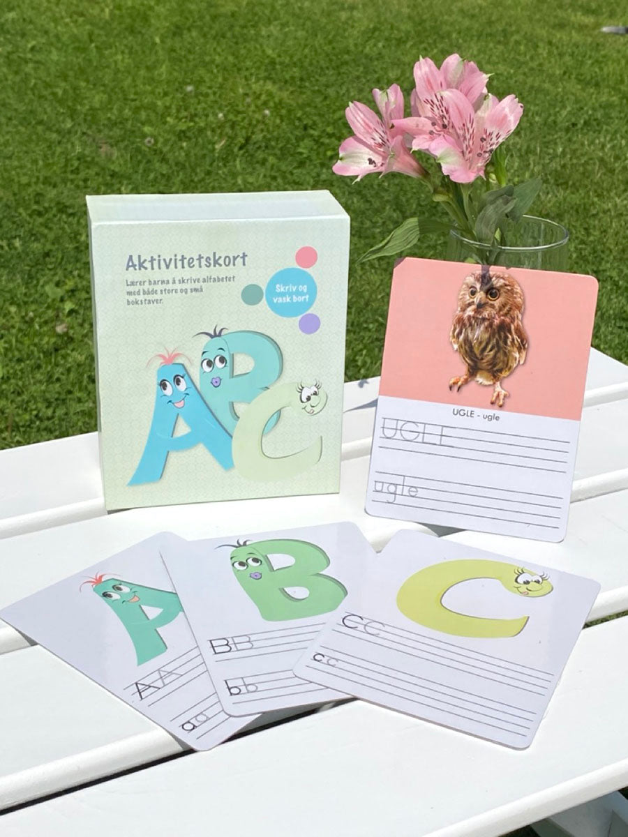 Barnas oppgavekort med bokstaver