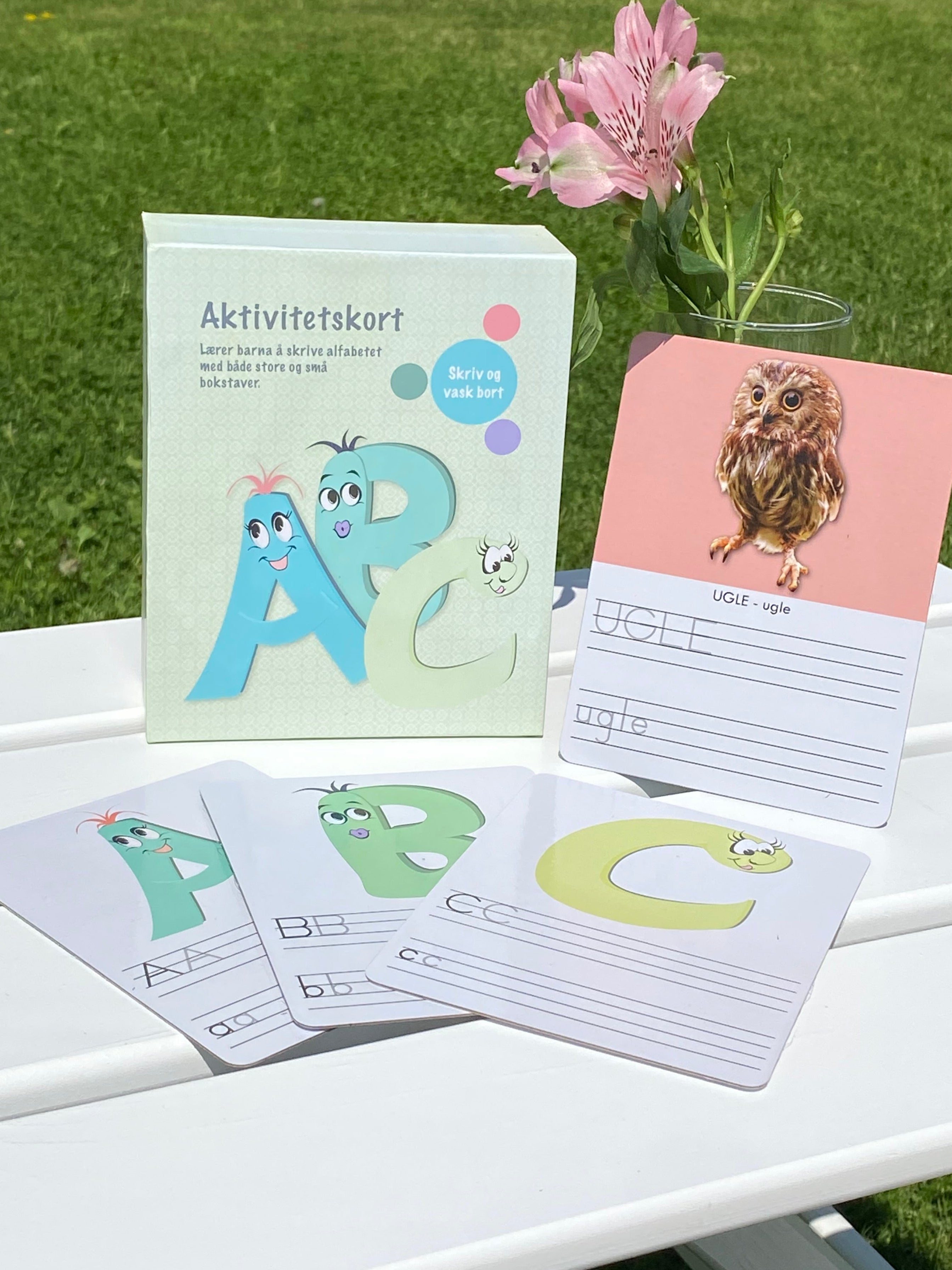 Barnas oppgavekort med bokstaver