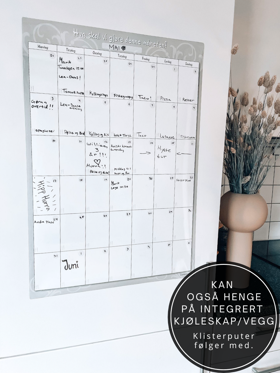 Månedsplan som henger på et integrert kjøleskap ved hjelp av klisterputer.