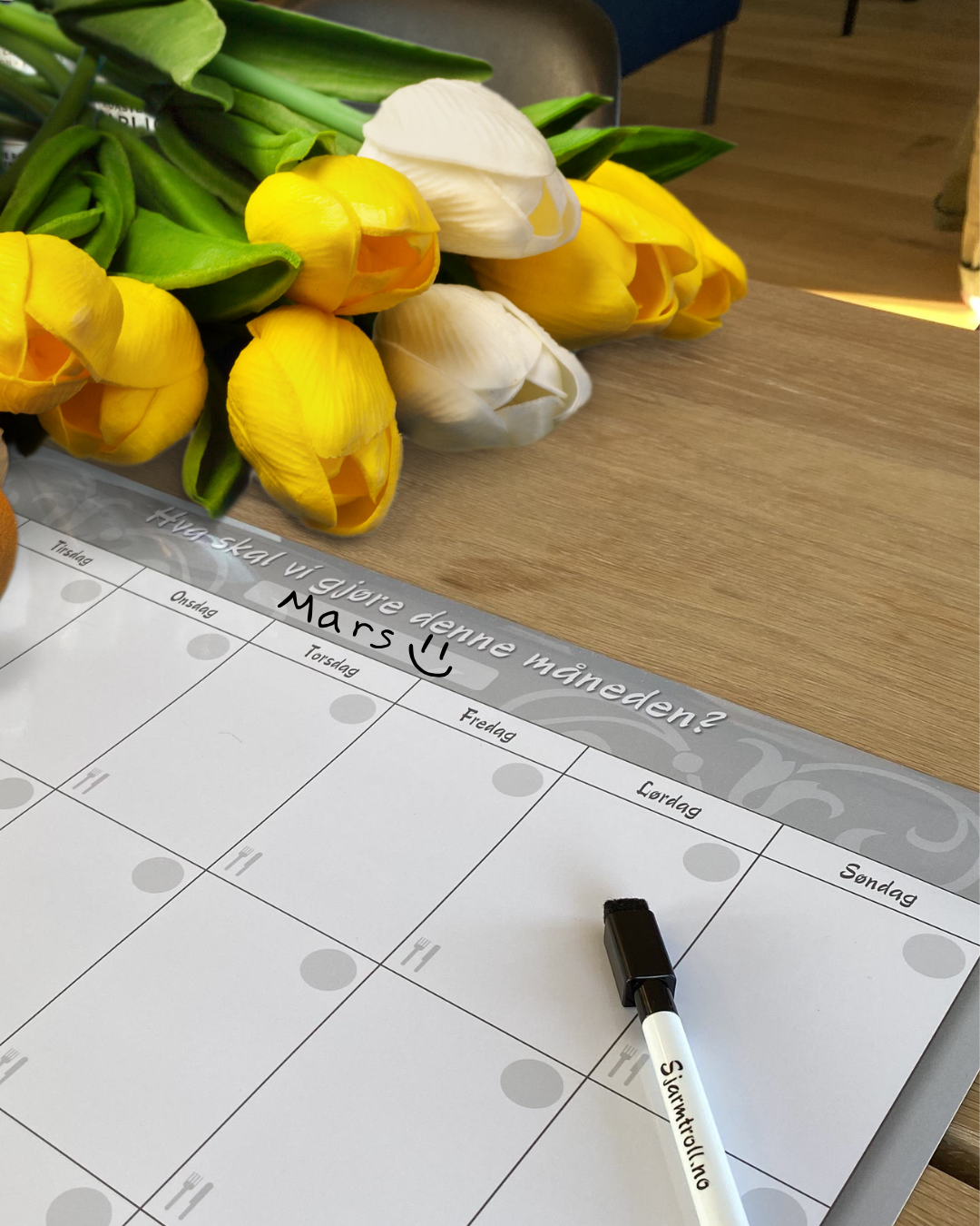 Månedsplan - Familieplanlegger til vegg og kjøleskap