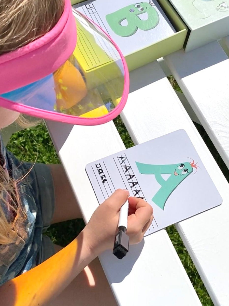 Barnas oppgavekort med bokstaver