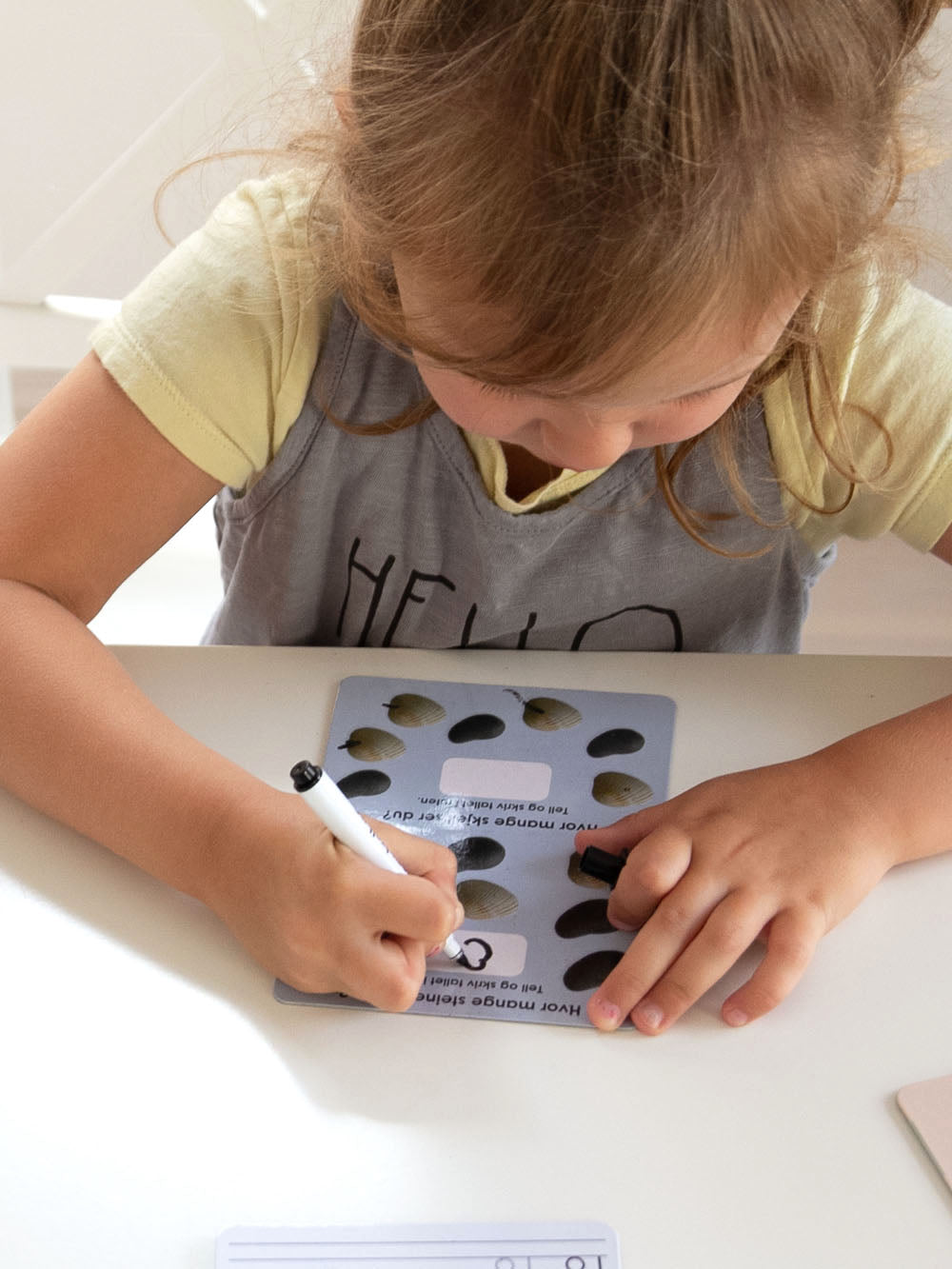 Barnas oppgavekort med tall