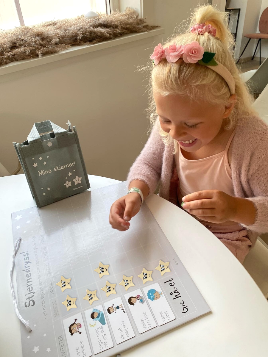 Barn som bruker belønningstavlen Stjernedryss