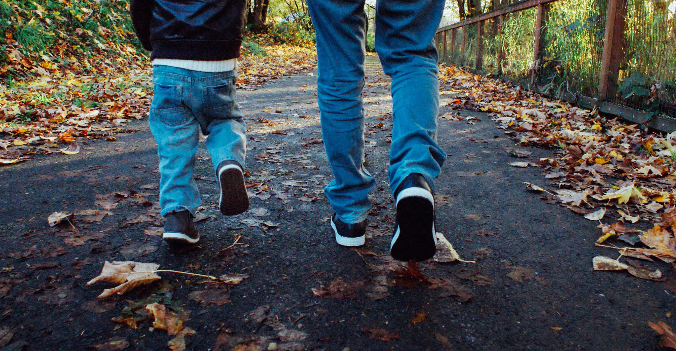 Små steg mellom to hjem – og pappa som følger med