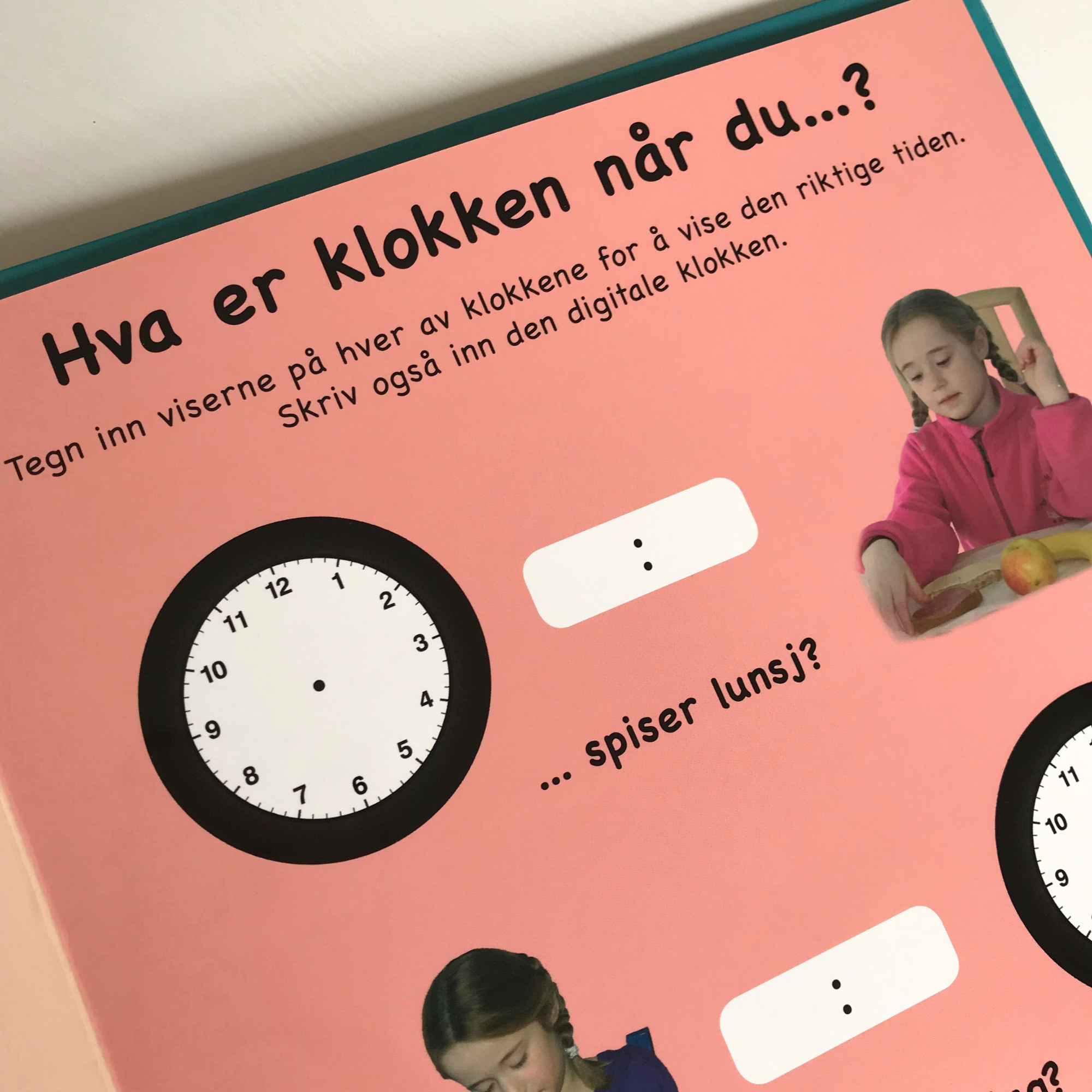 Klokkebok for barn - Lær digital og analog klokke