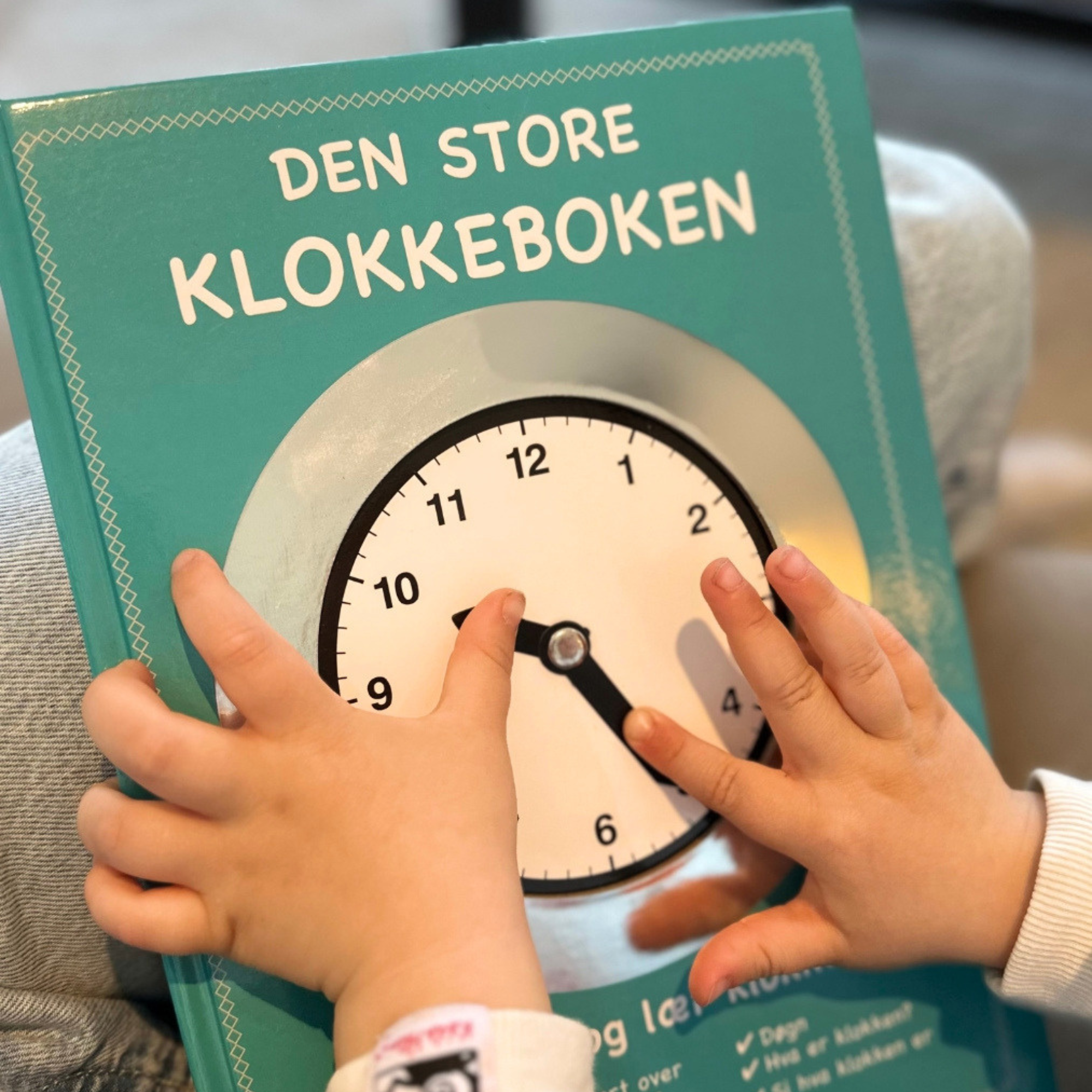 Klokkebok for barn - Lær digital og analog klokke
